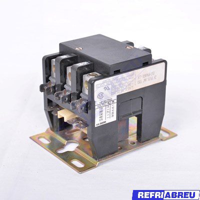 CONTACTOR 50 AMPERES 3 POLOS 24 VOLTIOS