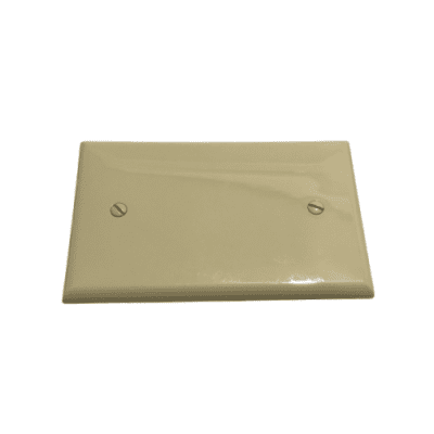 TAPA PLASTICA CIEGA GRANDE CREMA LEVINTON